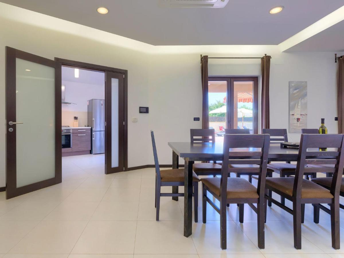 Holiday Home Andrea - Pul463 By Interhome Sisan Luaran gambar